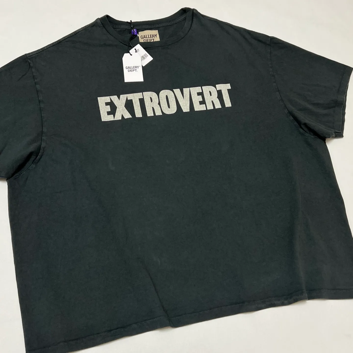 GALLERY DEPT. INTRO EXTRO REVERSIBLE TEE ATK series Reversible slogan TEE Washed black S-XL Ready-made garments Asso special dyed The bones are obviously whitened Rewashed water treatment The printing has an obvious distressed feel The VINTAGE effect is full Original cylindrical fabric Loose version The printing is washed and distressed
